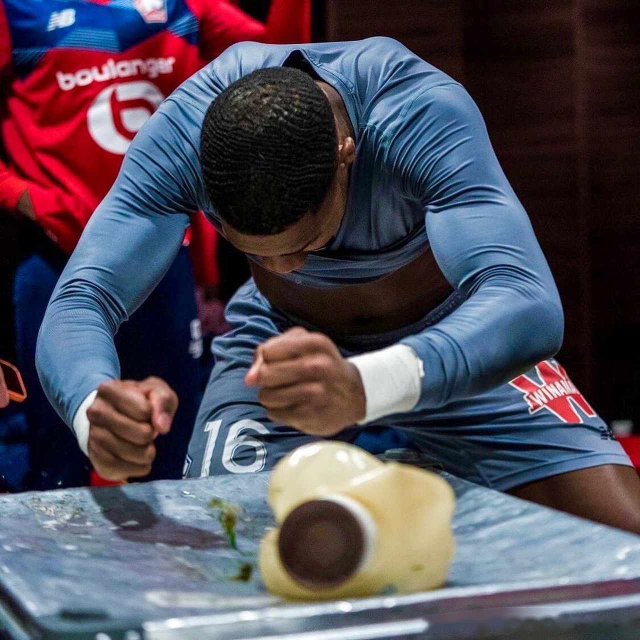 赛地聚焦——法甲今夜热度飙升，广州队再遭质疑，更衣室稳定，更衣室氛围转暖的简单介绍